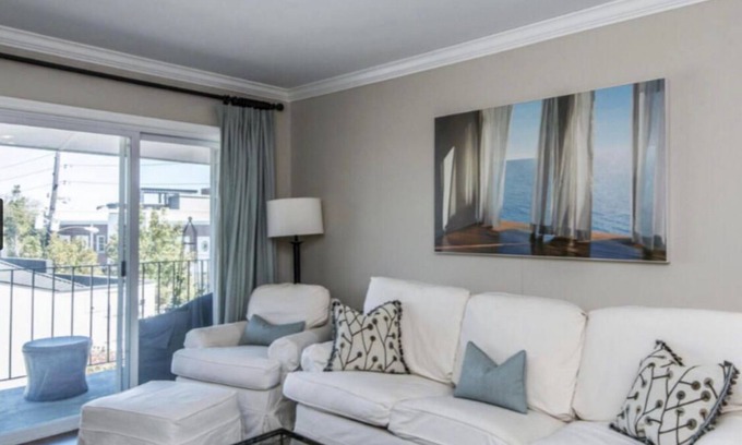 Charleston Historic District Condo | Downtown Charleston! Walking distance to The Battery!