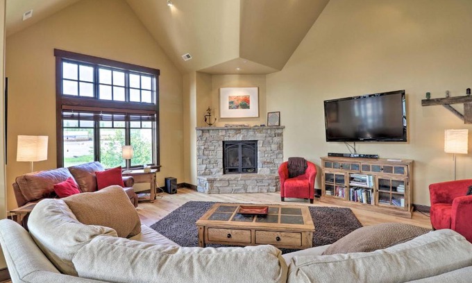 Whitefish Apartment | Downtown Condo Near Whitefish Resort and Lake!