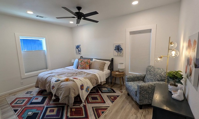 Grants Pass House | Downtown Cottage with King bed