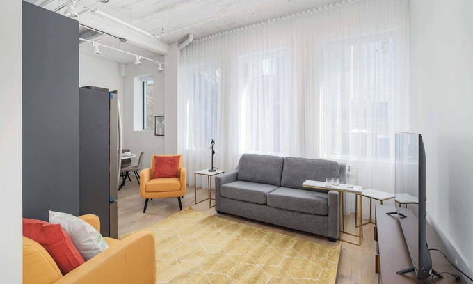 Downtown Montreal Apartment | Downtown|Cozy 1BR+Sofa Bed |2 Baths| Walk Everywhere