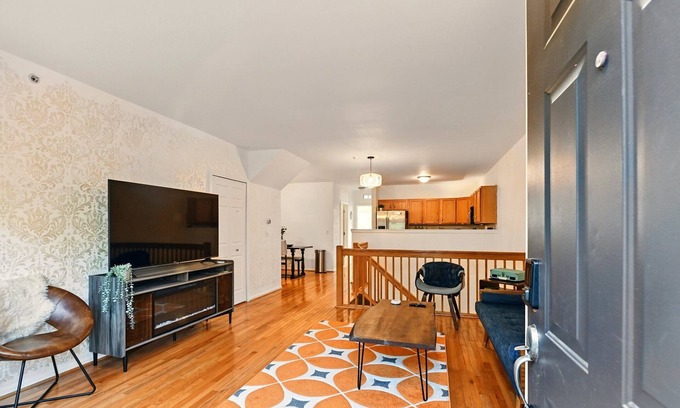 Midtown Condo | Downtown Detroit Big Cheese Executive Retreat Walk to Stadiums, Concerts & Fox