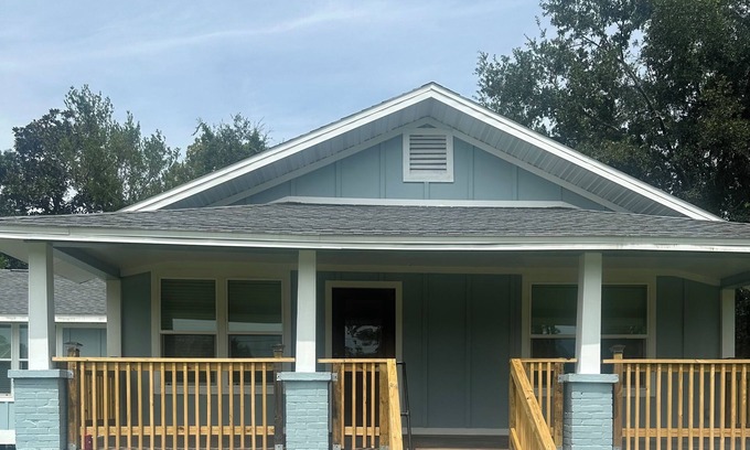 Carrabelle House | Downtown Dream-Renovated historic 1930s house-walking distance to DT Carrabelle!