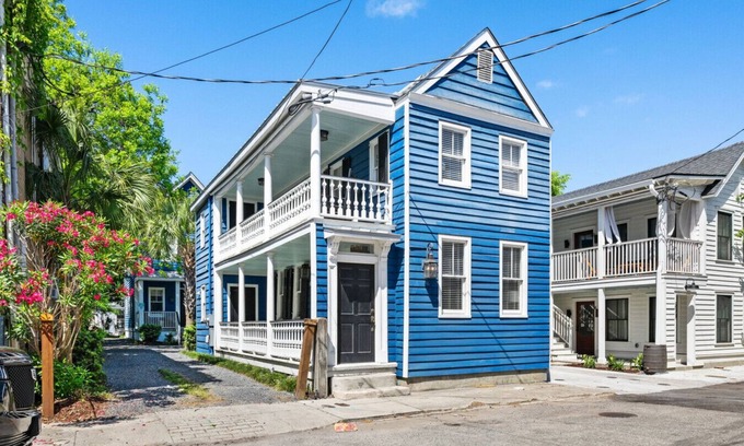 Westside House | Downtown Duplex - St Philip St - Sleeps 20