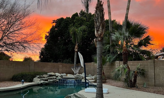 Madera Parc House | Downtown Family Retreat - Heated Saltwater Pool& Spa, Golf, Bikes