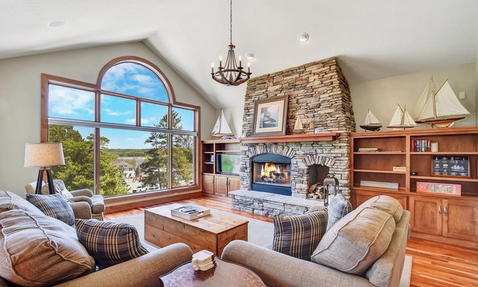 Fish Creek Condo | Downtown Fish Creek with a View