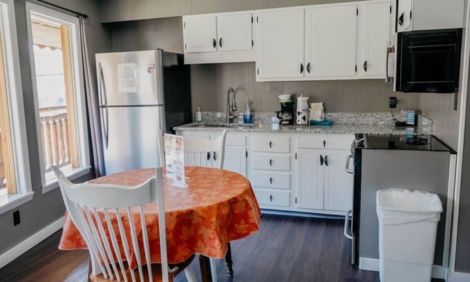 Gatlinburg Condo | Downtown Gatlinburg- Free Parking!