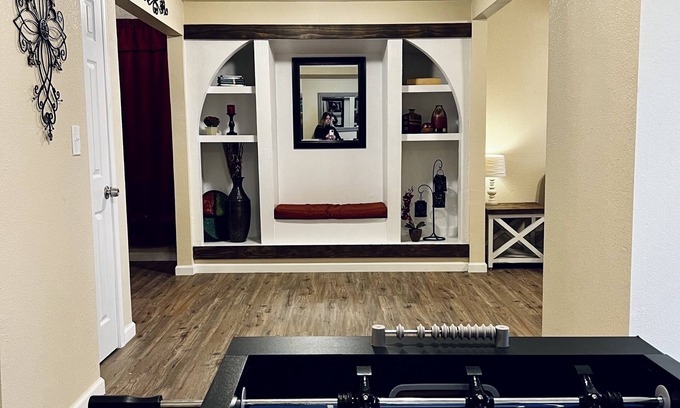 Midland House | Downtown Getaway