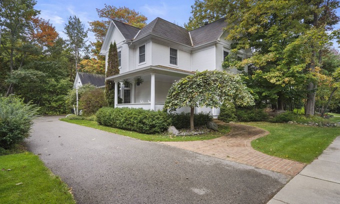 Harbor Springs House | Downtown Harbor Springs! SECOND ST- Sleeps 10+ walk to Main St! 1/4 mile!