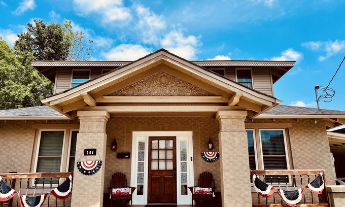 Hot Springs House | Downtown Hot Springs and Bathhouse Row! Minutes from all amenities!