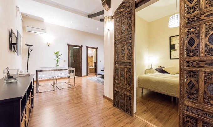 Trafalgar Apartment | Downtown Jacuzzi