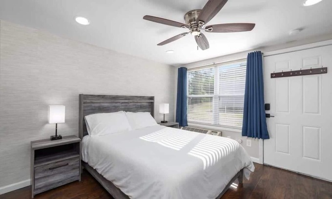 Kimmswick Condo | Downtown Kimmswick Studio~Renovated~Prime Location