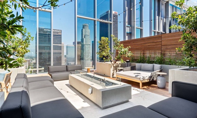 Financial District Apartment | Downtown LA 1 BR w/Office by Anyplace - 11662