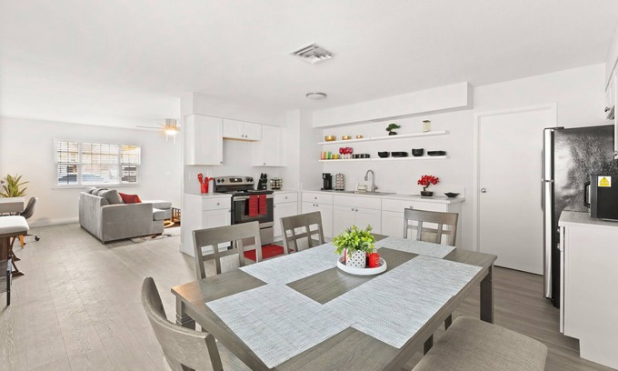 Downtown Las Vegas Apartment | Downtown Las Vegas 7BR 4BA 11 Bed 3000 sf + Outdoor Space Fremont St Arts Dist