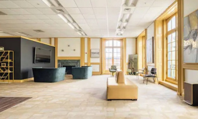 Mount Vernon Apartment | Downtown Loft Meeting Space in Historic Baltimore (No Overnight Stays Allowed)