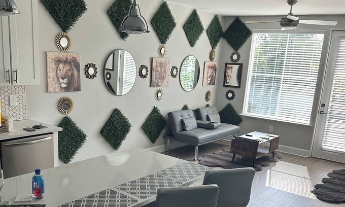 Eastside Condo | Downtown "Luxurious" Condo Hideaway in located 5 mins from River Street!