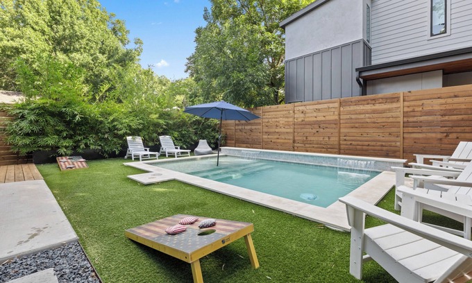 East Cesar Chavez House | Downtown Luxury Oasis - Heated Pool - 7 Bedroom