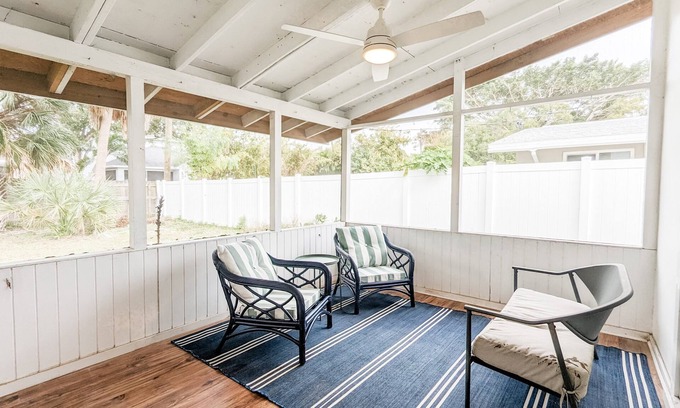 Alta Vista House | Downtown Mid-Century Bungalow