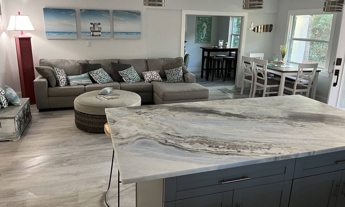 Lake Park House | Downtown NaplesLake Park,1 mile to the beach,backyard pool,hot tub,fire pit.