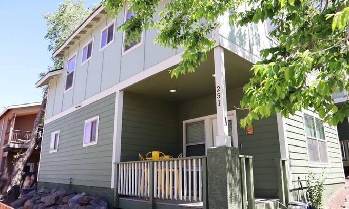 Southside House | Downtown / NAU Steps Away Perfect for Longer Stays