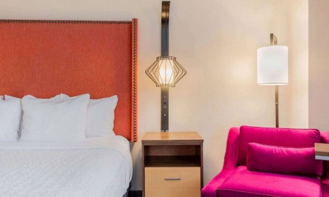 Central Business District Hotel | Downtown New Orleans Getaway w/Outdoor Pool | Minutes to French Quarter