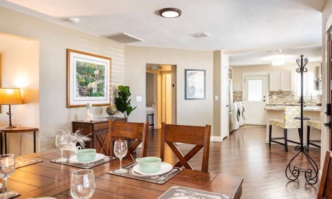 Las Vegas House | Downtown oasis mins to strip private backyard