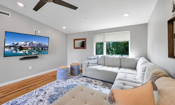 Asheville Villa | Downtown Oasis – Rooftop Terrace, Elevator & Sauna Access