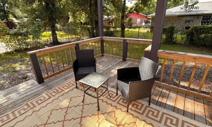 Myrtle Grove House | Downtown Pensacola 70's bungalow