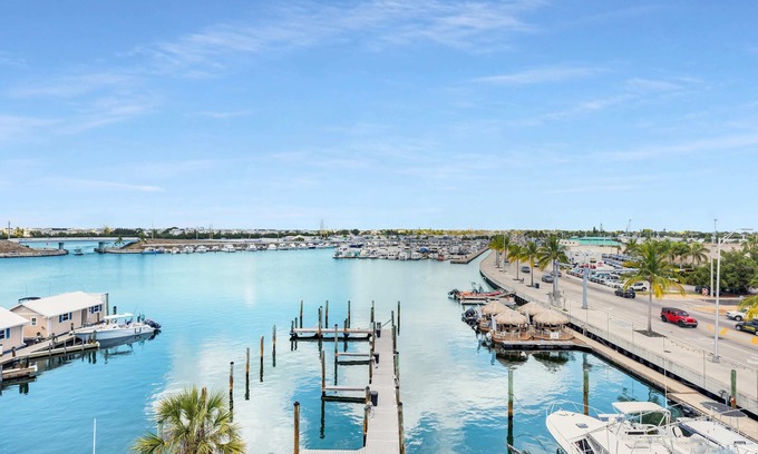 Meadows Condo | Downtown Penthouse Waterviews Pool, Dock, Parking