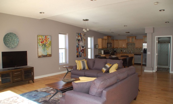 Cole Condo | DOWNTOWN/RINO DISTRICT Beautiful 2 Bedroom 2 Bath Condo