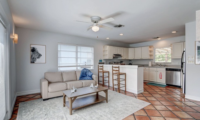 Tarpon River House | Downtown's Hidden Gem- 0.5 miles from Las Olas