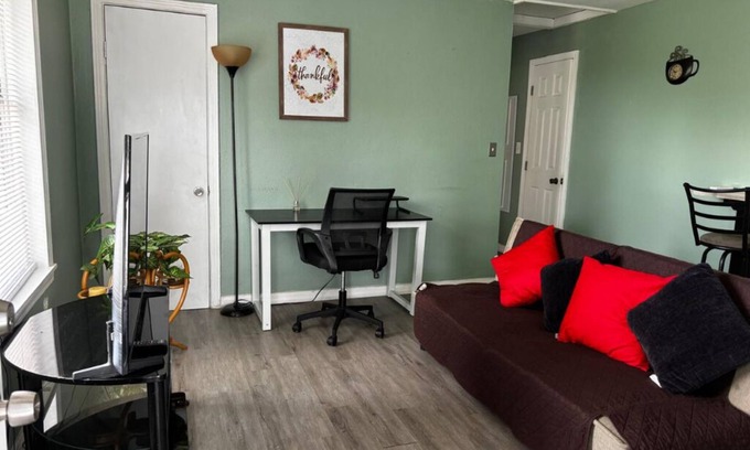 Park East Apartment | Downtown Sarasota Apartment 2BR/2BA for Couples,Groups, LIDO,SIESTAKEY 5-10mins