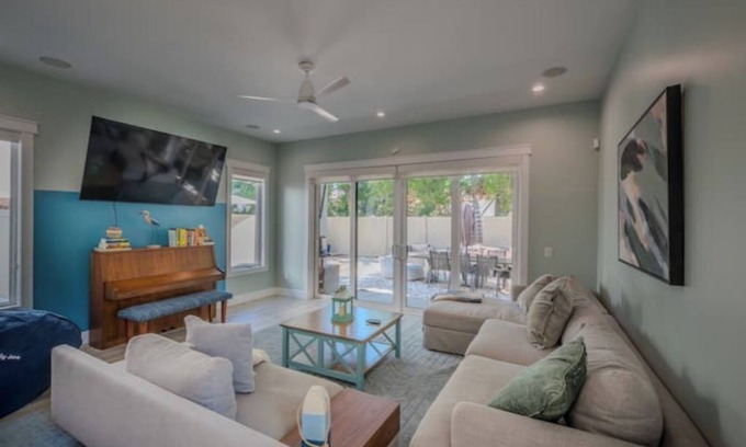 Central Sarasota House | Downtown Sarasota Home w/Yard + Firepit