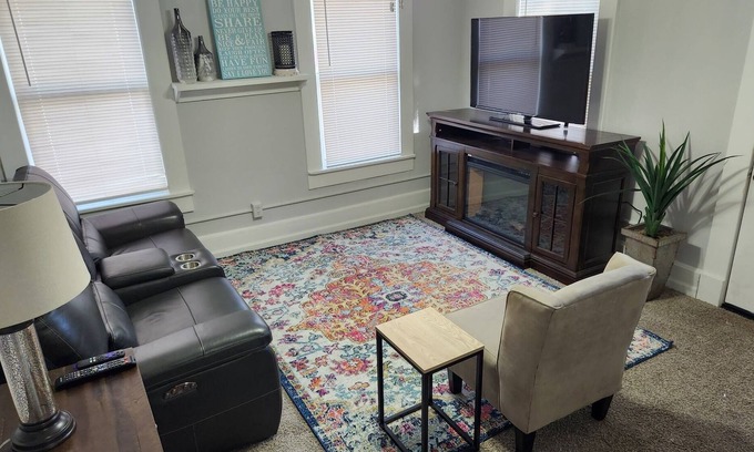 Saint Cloud House | Downtown St. Cloud home close shopping, restaurants, and airport.