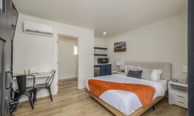 Coeur d'Alene Apartment | Downtown Studio #9 Food Truck Pavilion Next Door!