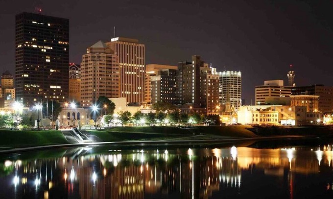 Dayton Condo | DOWNTOWN WATERFRONT | FAST WIFI + FREE PARKING