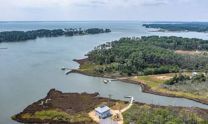 Windmill Point House | Dragonfly Point Crab Shack