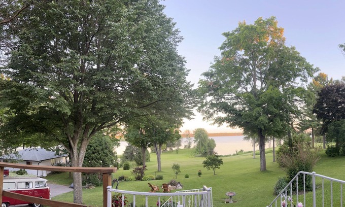 Bobcaygeon House | Dragonfly’s Lake House in Bobcaygeon