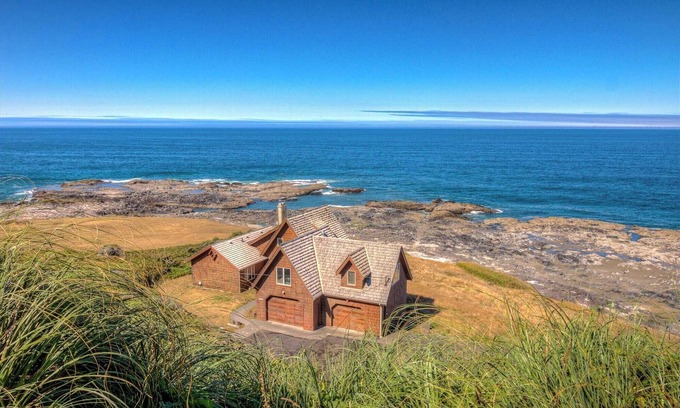 Yachats House | Dramatic Ocean Views. Tidepools. Dog friendly!