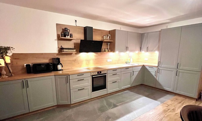 Raubling House | Dream vacation apartment with garden, near mountains and Chiemsee, 4 bedrooms