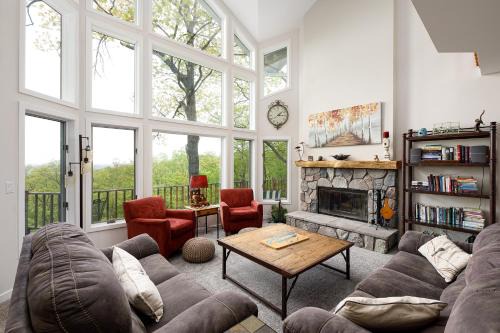 Bellaire House | Dreamers Peak at Shanty Creek Resort