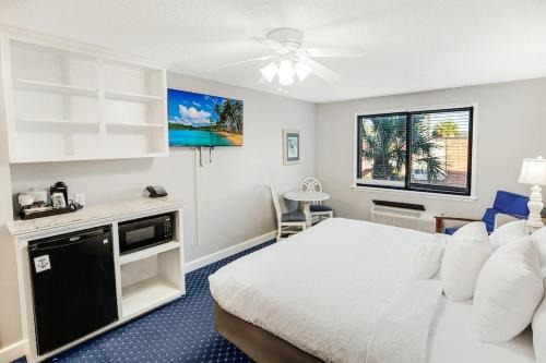 Litchfield by the Sea Apartment | Dreaming of the Beach Resort View King Rm 2nd Flr