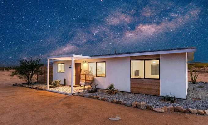 Landers House | Dreamscape: The Stargazer's Experience