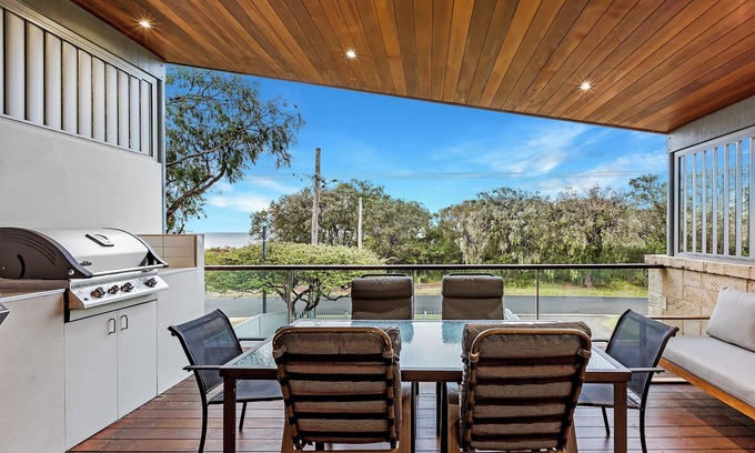 Quindalup House | DREAMY BEACHSIDE ESCAPE OFFERING SPARKLING OCEAN VIEWS