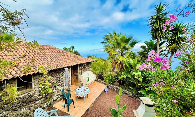 Icod de los Vinos House | Dreamy Canarian Casita with Spectacular Views