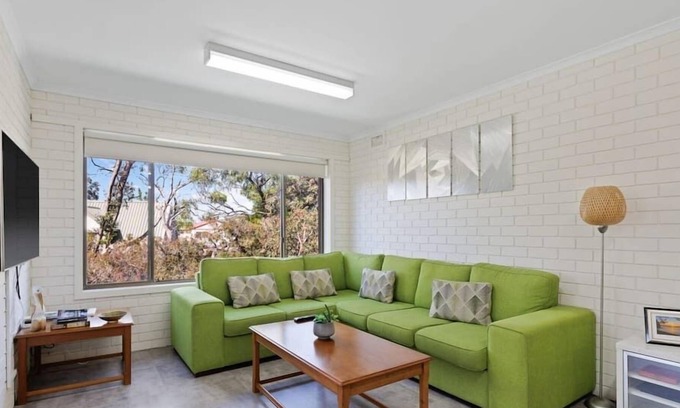 Rhyll Apartment | Dreamy Nature Getaway