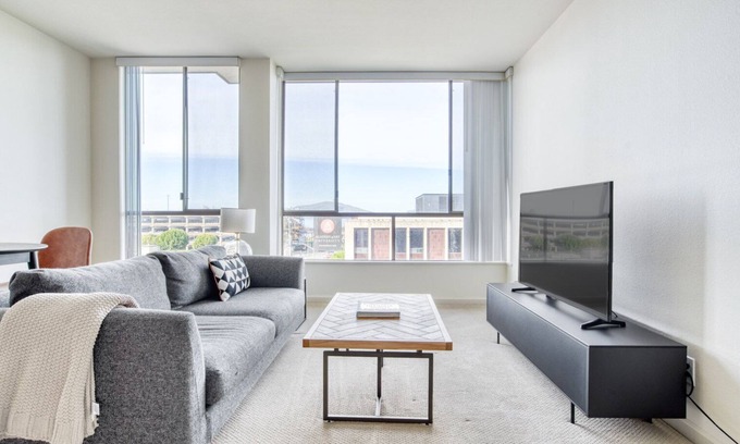 North Beach Apartment | Dreamy North Beach 1BR w/Gym & Pool, near TJ + MUNI, by Blueground