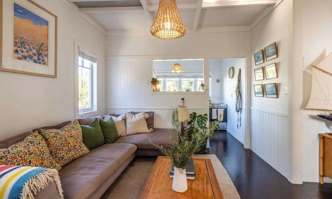 Surfdale House | Driftwood Cottage - Our Island
