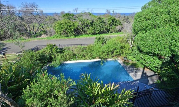 Wallabi Point House | Driftwood - ocean view beach house with pool