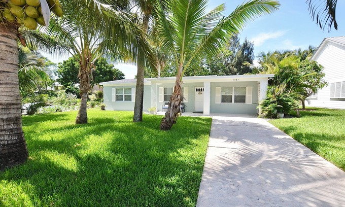 Jensen Beach House | Driftwood Way~ No Checkout Chores
