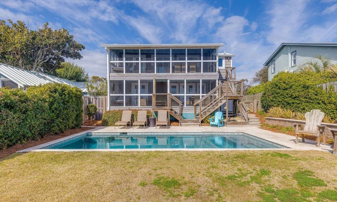 Folly Beach Apartment | Drip Dry Down: Charming Oceanfront 2BR Duplex with Heated Pool!